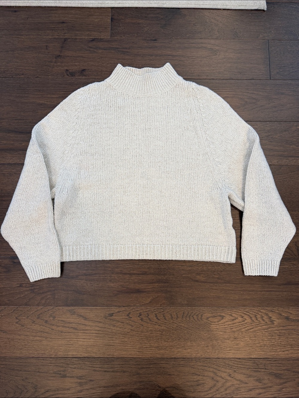 Old Navy Cream Turtleneck Knit Sweater Size XS - C75-005